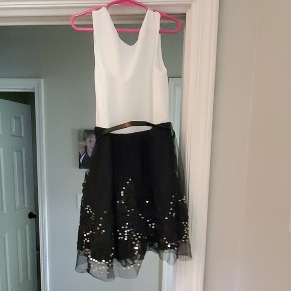 Dress - Picture 8 of 8